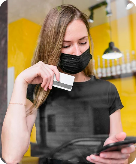 woman-with-face-mask-shopping